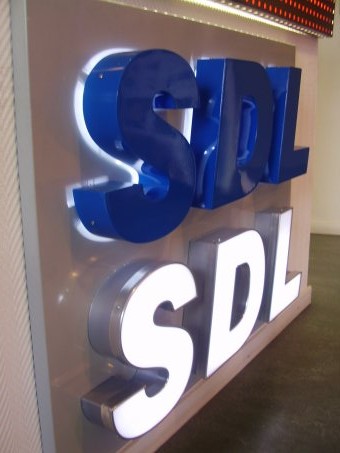 SDL Fastigheter. Diodskylt profil 3 och 5.