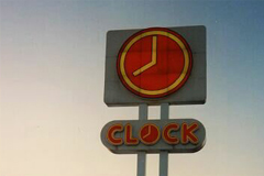 Clock. Vi tillverkade samtliga Clocks skyltar i Sverige på den tiden.