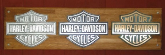 Harley Davidsson MC. Aluminium och bronsgjutna skyltar.