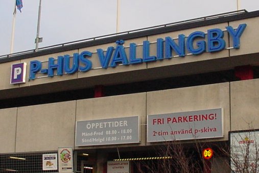 Neonskylt profil 1 utan sargkant, levererad till Stockholms parkering Vällingby. Blålysande centrumrör.